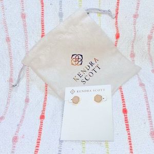 Kendra Scott Davie Gold Stud
Earrings in White Iridescent